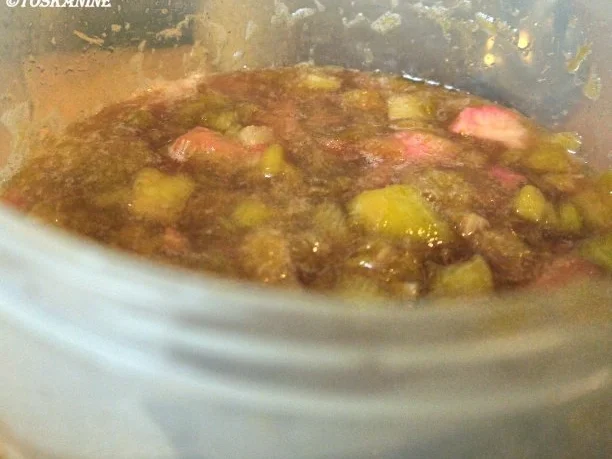 Rezept: Gebrannter Grieß mit Rhabarber Bild Nr. 4 Gebrannter Grieß mit Rhabarber - Rezept - Bild Nr. 4