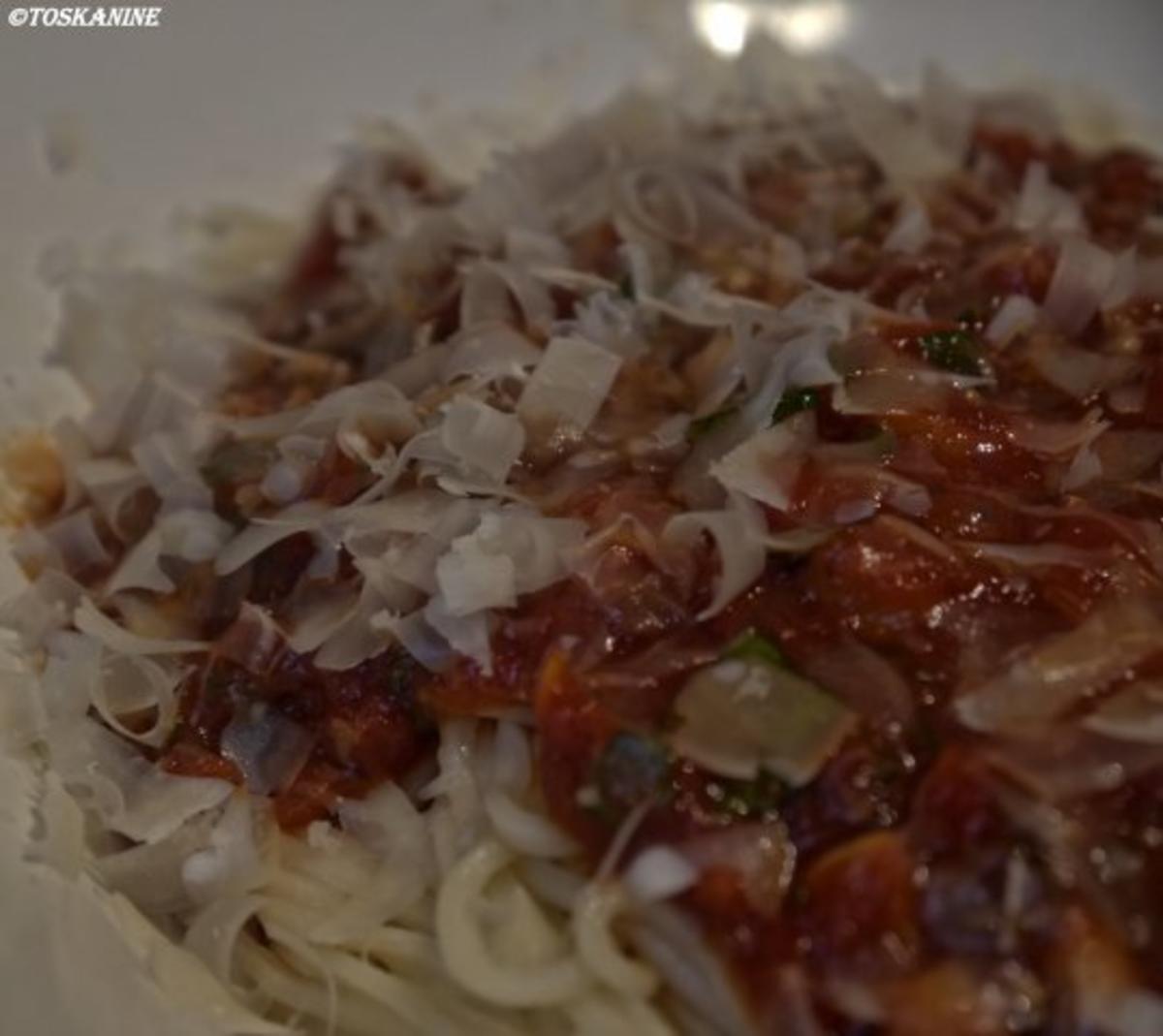 Spaghetti mit Kräuterseitlings-Tomaten-Sugo - Rezept