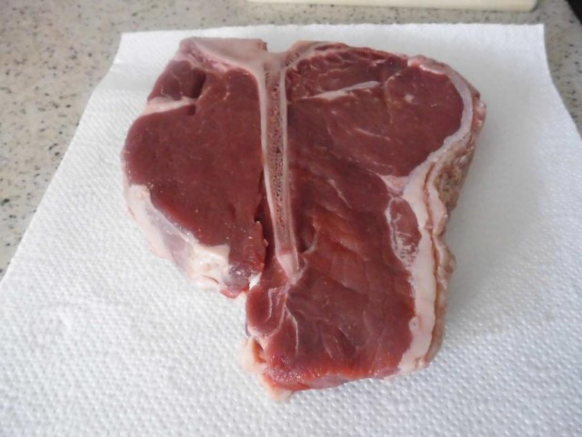 T Bone oder Porterhouse Steak Würzbutter gebräunte Champignons und