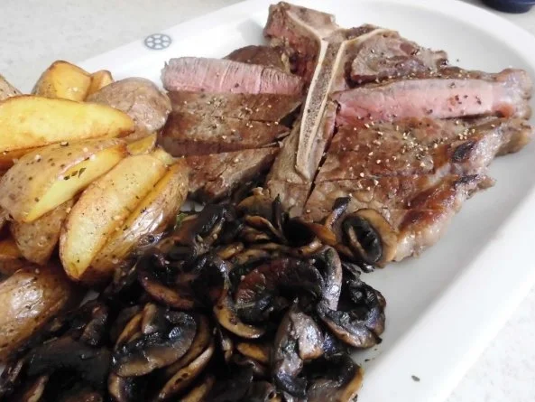 T Bone oder Porterhouse Steak - Würzbutter - gebräunte Champignons und Fritten Spalten - Rezept - Bild Nr. 2