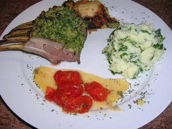 Rezept: Lammcarrée mit Bärlauchkruste, an Bärlauchstampf und Zucchinigratin Bild Nr. 2 Lammcarrée mit Bärlauchkruste, an Bärlauchstampf und Zucchinigratin - Rezept - Bild Nr. 2