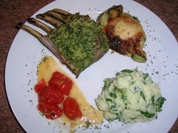 Rezept: Lammcarrée mit Bärlauchkruste, an Bärlauchstampf und Zucchinigratin Bild Nr. 3 Lammcarrée mit Bärlauchkruste, an Bärlauchstampf und Zucchinigratin - Rezept - Bild Nr. 3