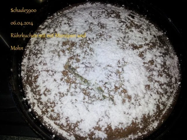 Rezept: Angehauchter Rührkuchen mit Marzipan und Mohn Angehauchter Rührkuchen mit Marzipan und Mohn - Rezept