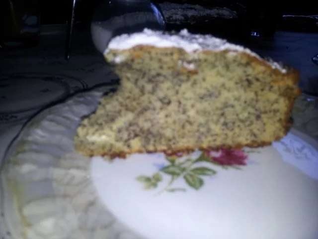 Rezept: Angehauchter Rührkuchen mit Marzipan und Mohn Bild Nr. 3 Angehauchter Rührkuchen mit Marzipan und Mohn - Rezept - Bild Nr. 3