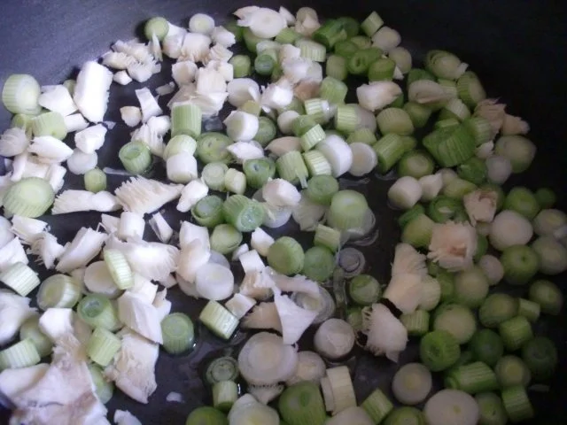 Rezept: überbackene Austernpilze mit Lauchzwiebeln und Tomate Bild Nr. 4 überbackene Austernpilze mit Lauchzwiebeln und Tomate - Rezept - Bild Nr. 4