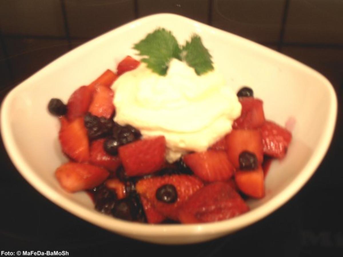 Erdbeer-Heidelbeer-Salat - Rezept