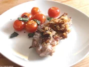 Schweinenacken-Steaks mit Minztomaten - Rezept