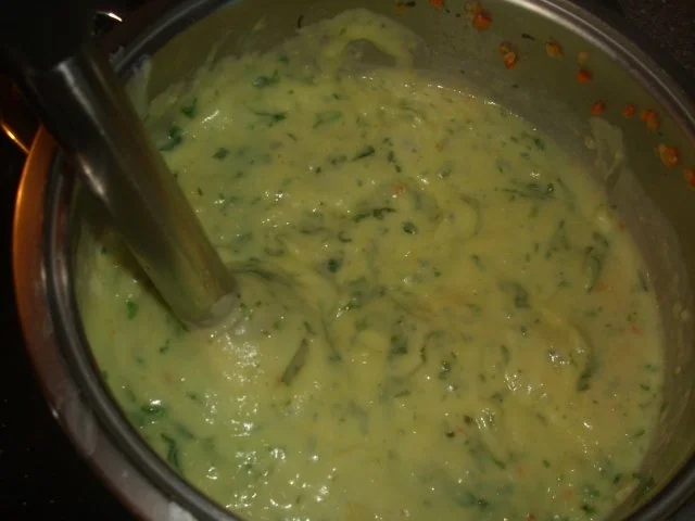 Mini Bratwürste mit Kartoffel-Bärlauch Püree und Babymöhrchen - Rezept - Bild Nr. 4