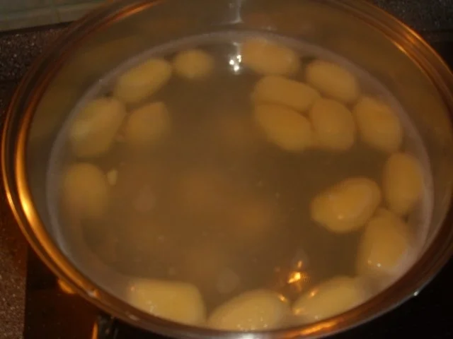 Rezept: Gnocchi Auflauf mit Kåsefondue Bild Nr. 5 Gnocchi Auflauf mit Kåsefondue - Rezept - Bild Nr. 5