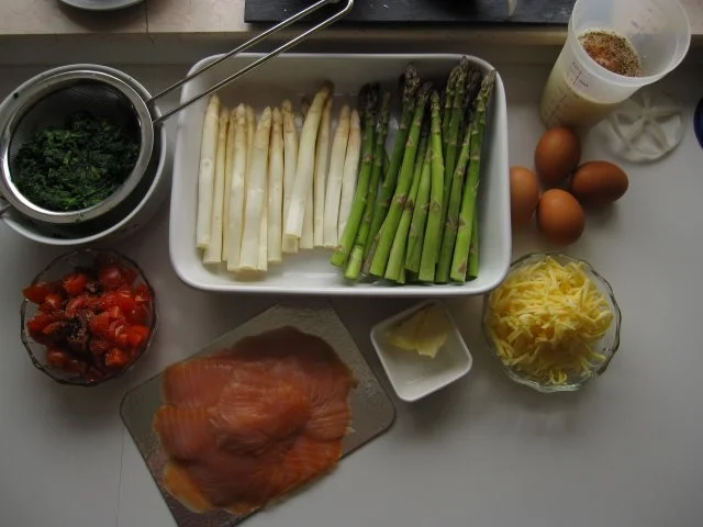 Spargelauflauf mit Spinat, Tomaten und Lachs - Rezept - Bild Nr. 2