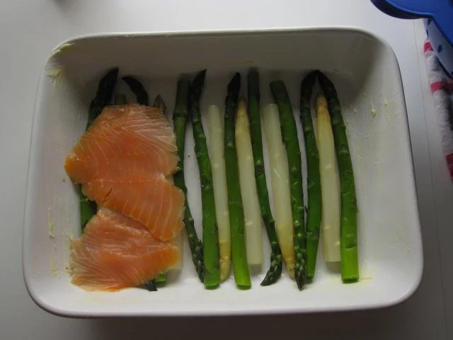 Spargelauflauf mit Spinat, Tomaten und Lachs - Rezept - Bild Nr. 4