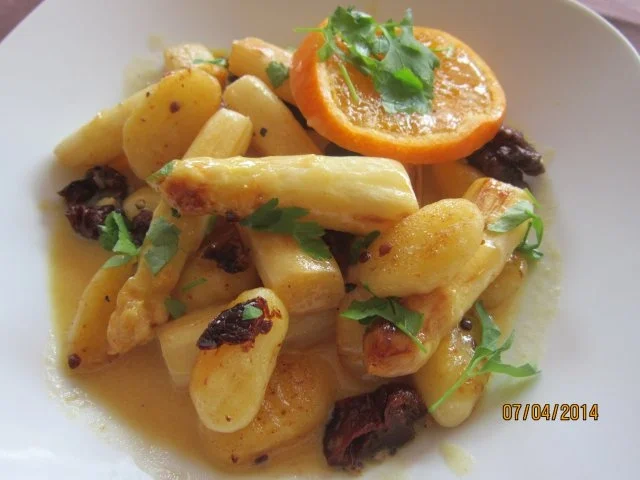 Gebratener Spargel mit Gnocchi und Mandarinen -Hollanddaise - Rezept