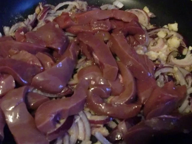 Schweine - Nieren in Zwiebel - Rotwein - Soße - Rezept - Bild Nr. 4