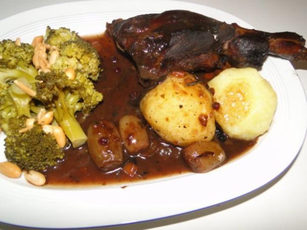 Hasenkeulen mit Brokkoliröschen und Wacholder-Weinsauce - Rezept