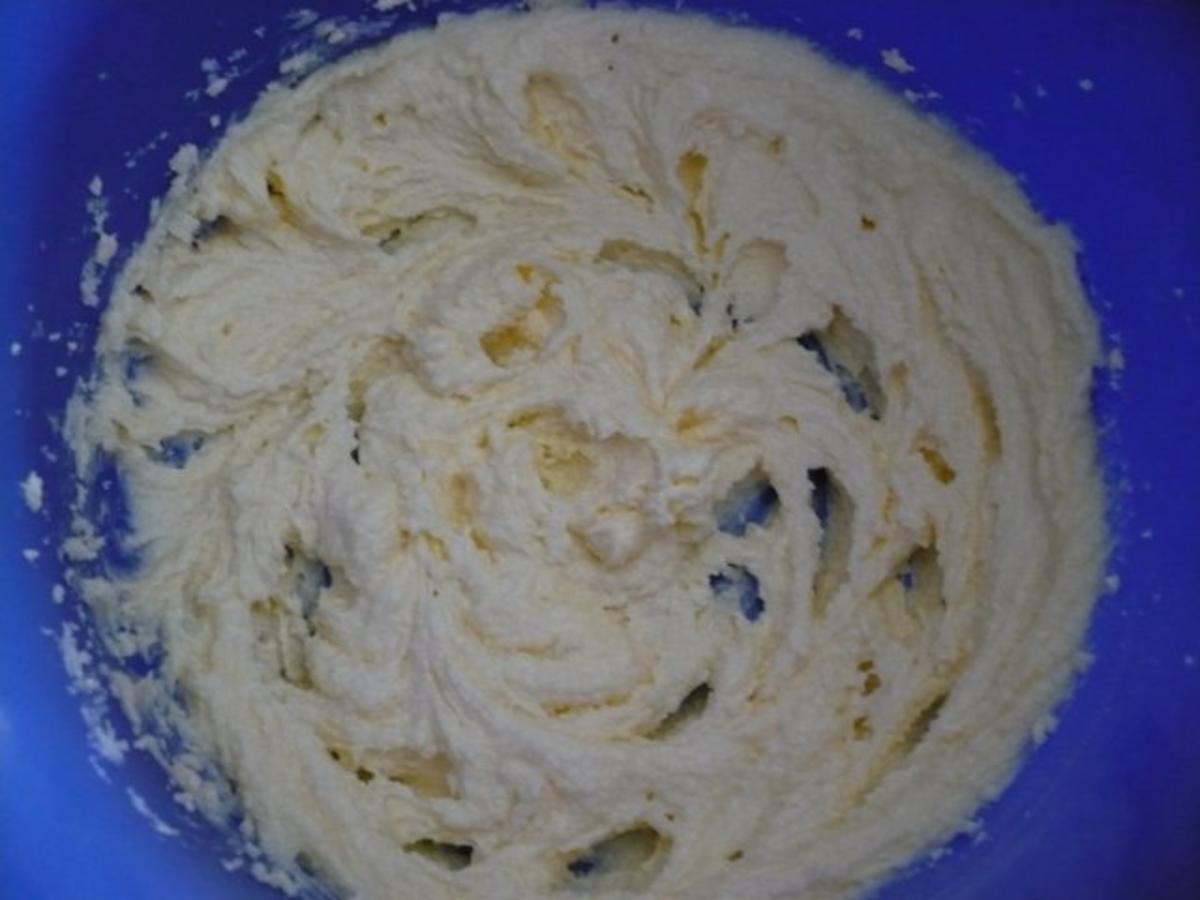 Kirsch - Marzipan - Muffins - Rezept - Bild Nr. 3