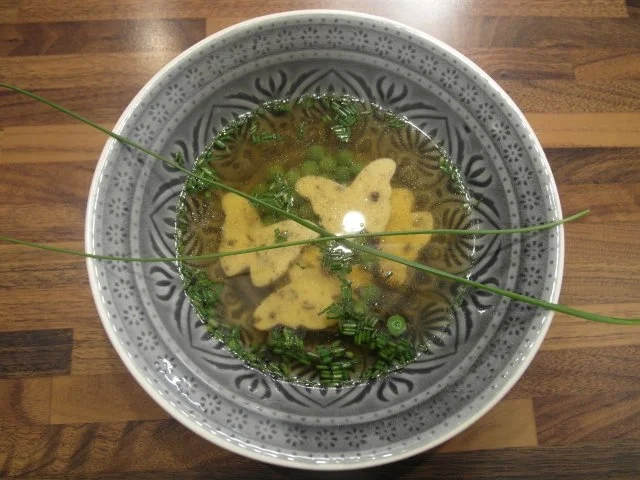 Rinderconsommé mit Morchel-Eierstich - Rezept