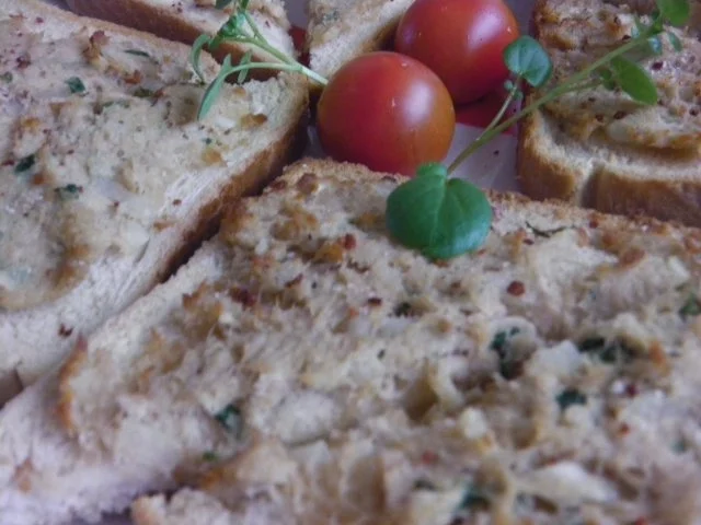 Warme Ofenbrot-Ecken mit frischer Thunfischbutter - Rezept - Bild Nr. 3