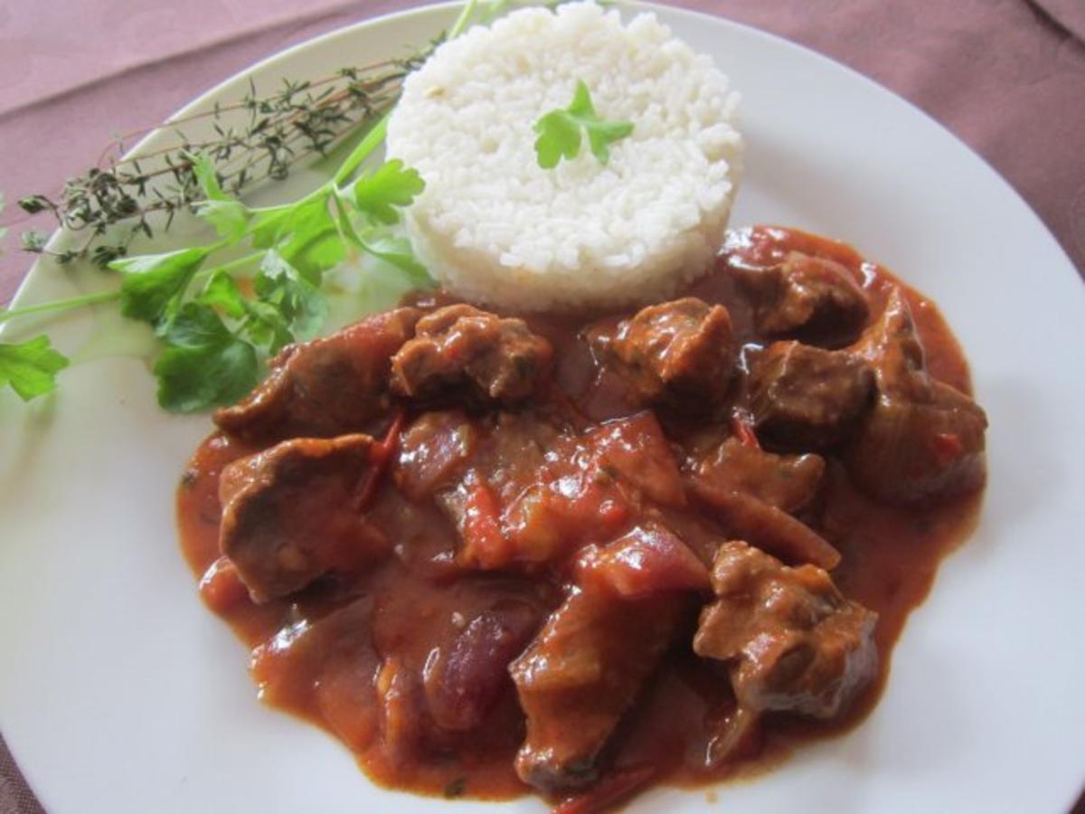 Feines Biergulasch ,mit Malzbier ,Zwiebeln und Tomaten - Rezept ...