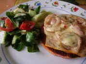 überbackene Jägerschnitzel mit Tomaten und Zwiebelringen - Rezept