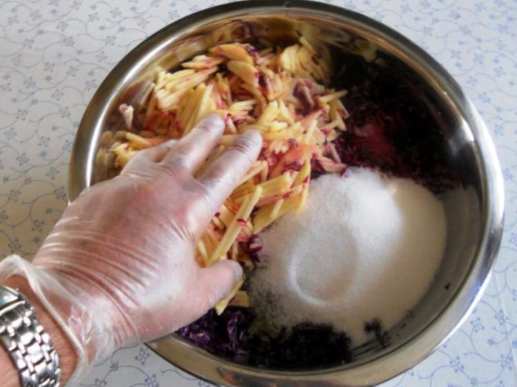 Rotkohl - Rohkostsalat - à la &amp;quot;Oòrndrasch&amp;quot; (Rzpt. um 1976) - Rezept