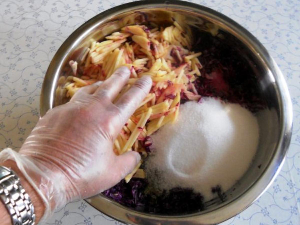 Rotkohl - Rohkostsalat - à la &amp;quot;Oòrndrasch&amp;quot; (Rzpt. um 1976) - Rezept