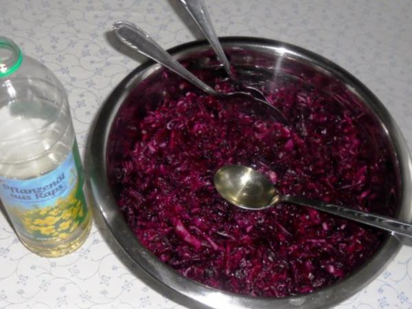 Rotkohl - Rohkostsalat - à la &amp;quot;Oòrndrasch&amp;quot; (Rzpt. um 1976) - Rezept