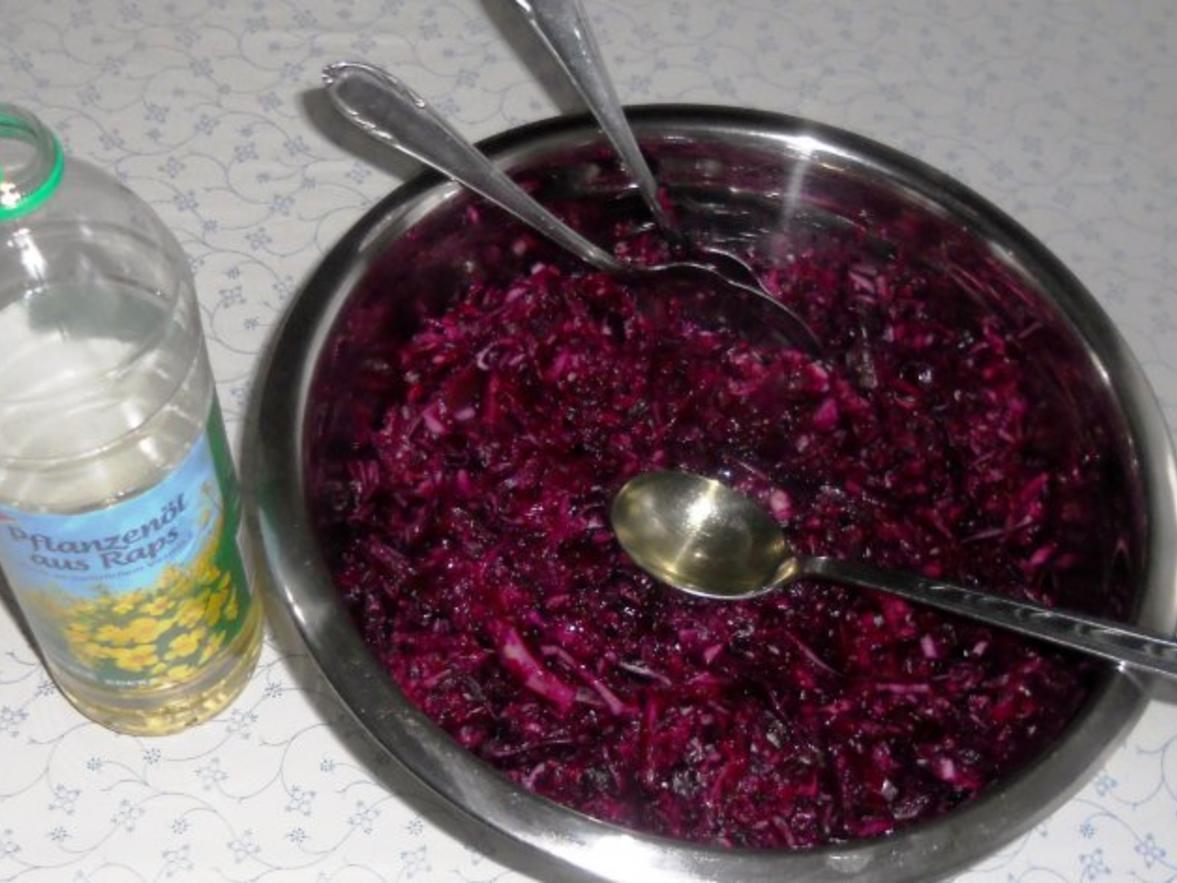 Rotkohl - Rohkostsalat - à la &amp;quot;Oòrndrasch&amp;quot; (Rzpt. um 1976) - Rezept