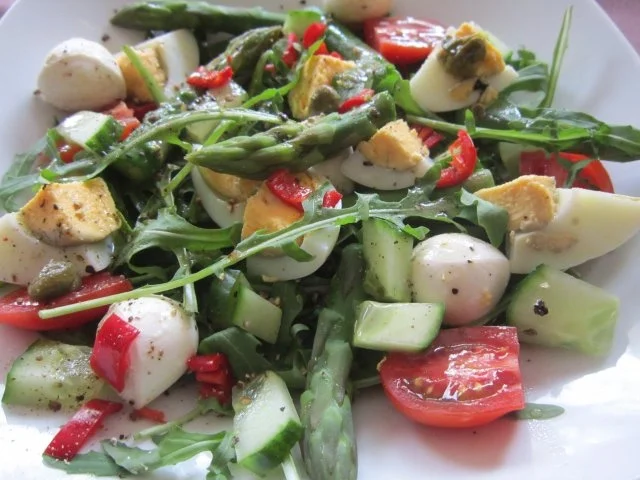 Rezept: Rucolasalat mit grünem Spargel und Chili Rucolasalat mit grünem Spargel und Chili - Rezept