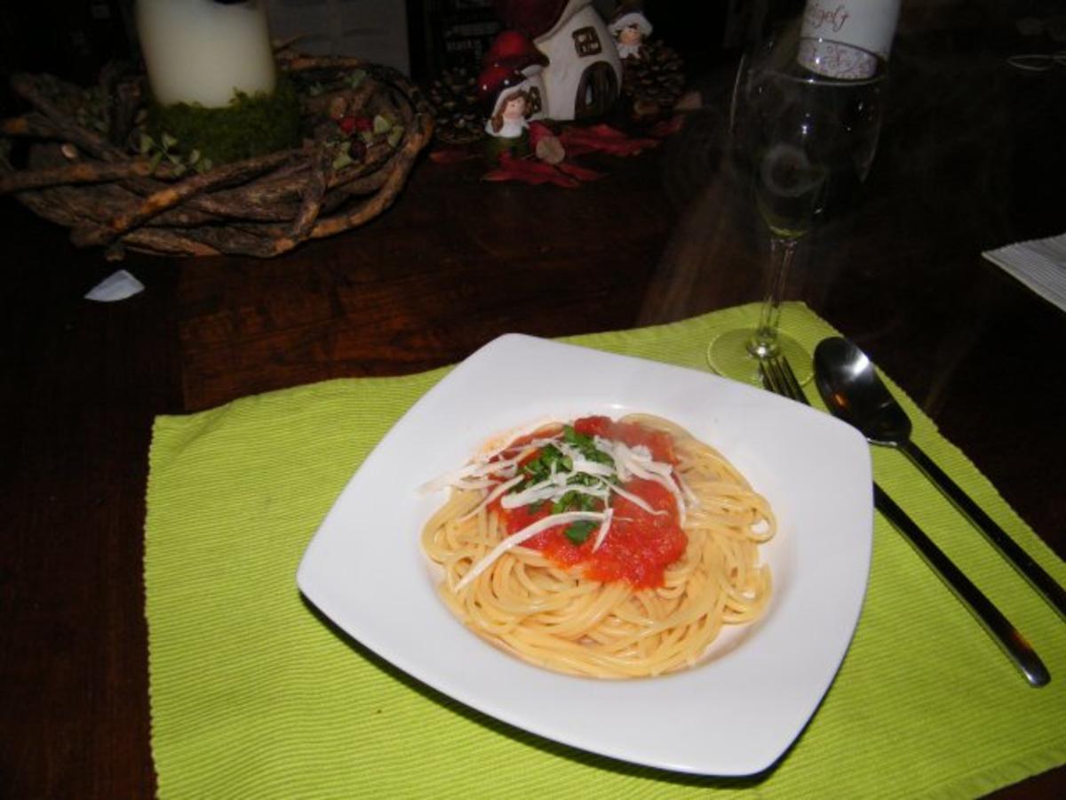 Bilder für Spaghetti mit Tomaten-Orangen-Vanille-Sauce - Rezept