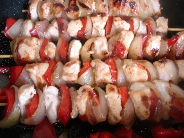 Hähnchenbrustfiletschaschlik mit Erdnusssauce und Gemüsereis - Rezept - Bild Nr. 7