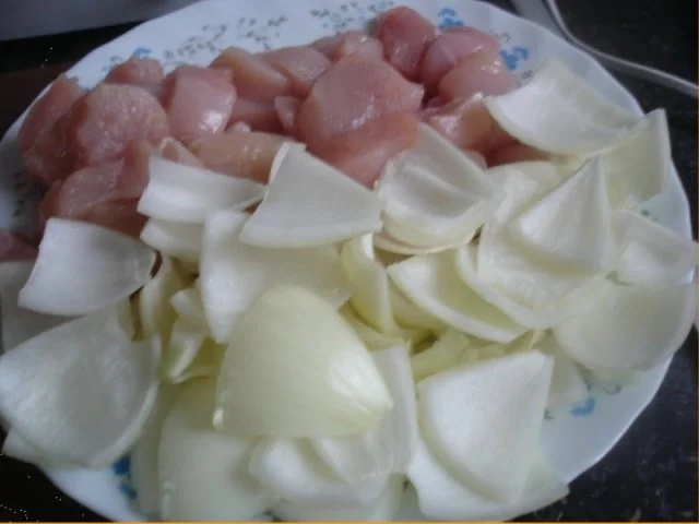 Hähnchenbrustfiletschaschlik mit Erdnusssauce und Gemüsereis - Rezept - Bild Nr. 2