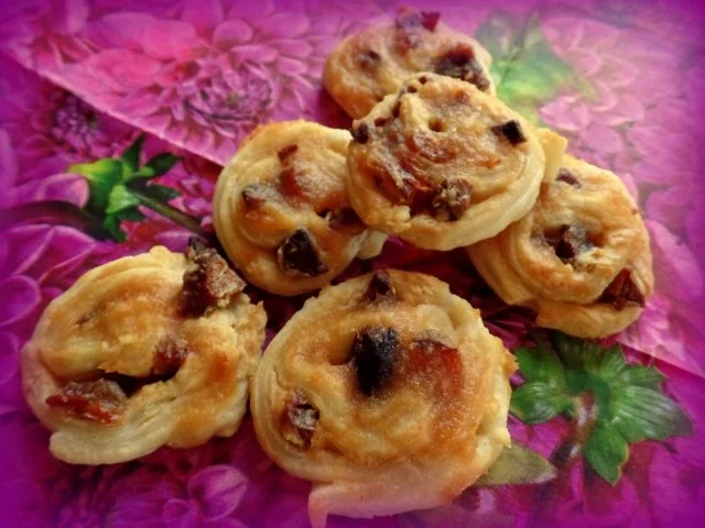 Rezept: Aprikosen-Erdnussmus-Blätterteig-Plätzchen Aprikosen-Erdnussmus-Blätterteig-Plätzchen - Rezept