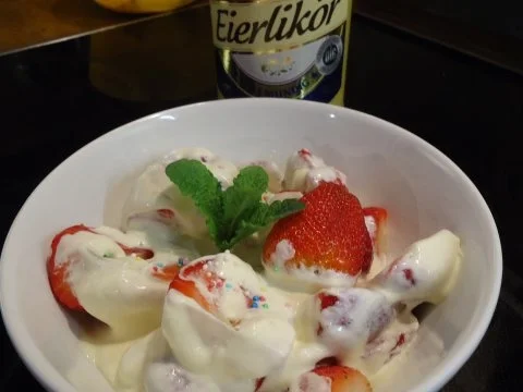Erdbeere in Eierlikör-Mascapone-Creme - Rezept