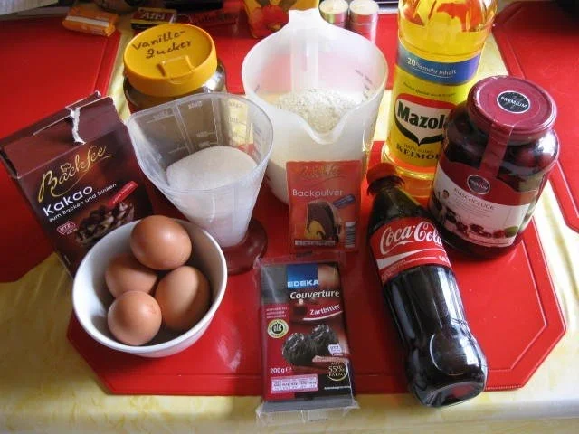 Schoko - Kirsch - Cola - Gugelhupf - Rezept - Bild Nr. 2