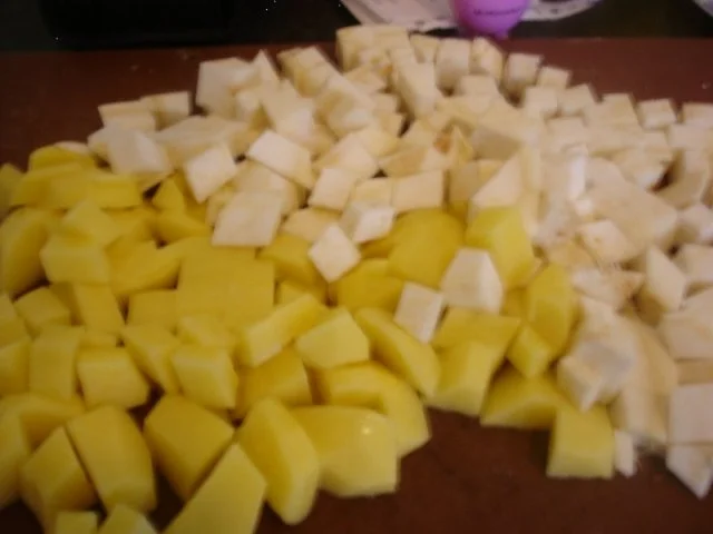 Korianderbuletten mit Sellerie-Kartoffelstampf und grünen Bohnen - Rezept - Bild Nr. 11