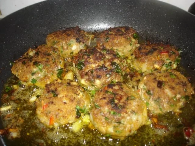 Korianderbuletten mit Sellerie-Kartoffelstampf und grünen Bohnen - Rezept - Bild Nr. 9