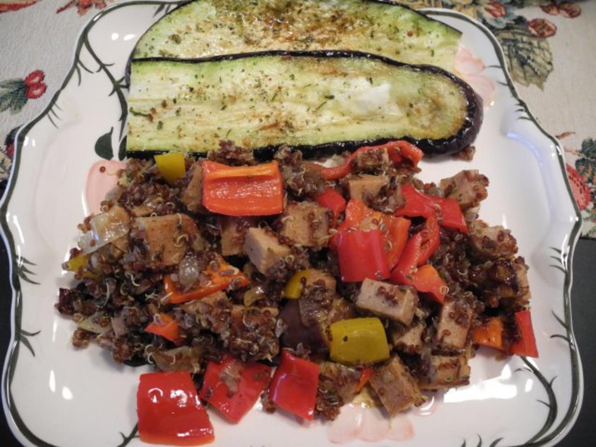 Vegan : Rotes Quinoa mit buntem Paprika,veganem Kochschinken,gebratem Fenchel + Aubergine - Rezept