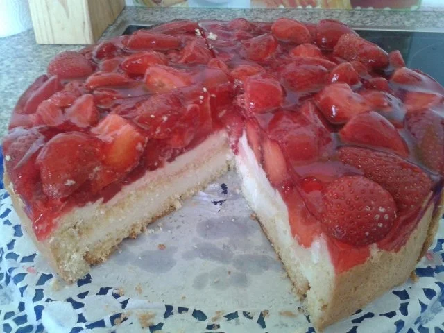 Erdbeertorte mit Mascarpone-Jogurtcreme - Rezept - Bild Nr. 2