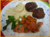 Buletten mit Petersilie-Möhrenblüten, Kartoffeln und Sauce - Rezept