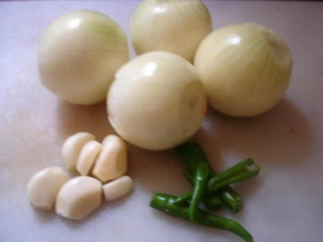 Rezept: Buletten mit Petersilie-Möhrenblüten, Kartoffeln und Sauce Bild Nr. 2 Buletten mit Petersilie-Möhrenblüten, Kartoffeln und Sauce - Rezept - Bild Nr. 2