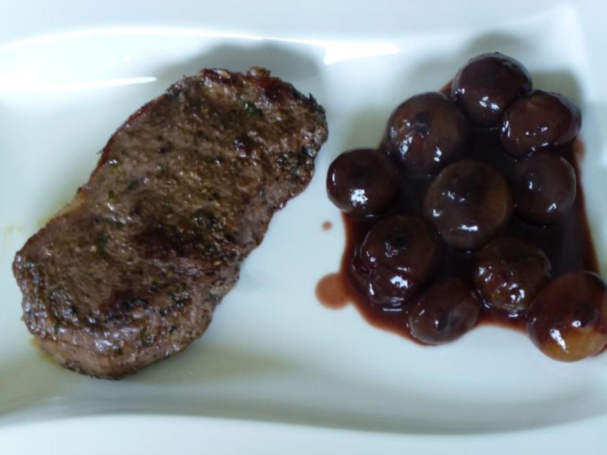 Bilder für Rumpsteaks Sous Vide gegart mit Rotweinzwiebeln - Rezept