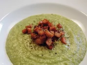 Rezept: Cremige Erbsen - Lauch - Suppe mit Lyoner Croutons und buntem Pfeffer Cremige Erbsen - Lauch - Suppe mit Lyoner Croutons und buntem Pfeffer - Rezept