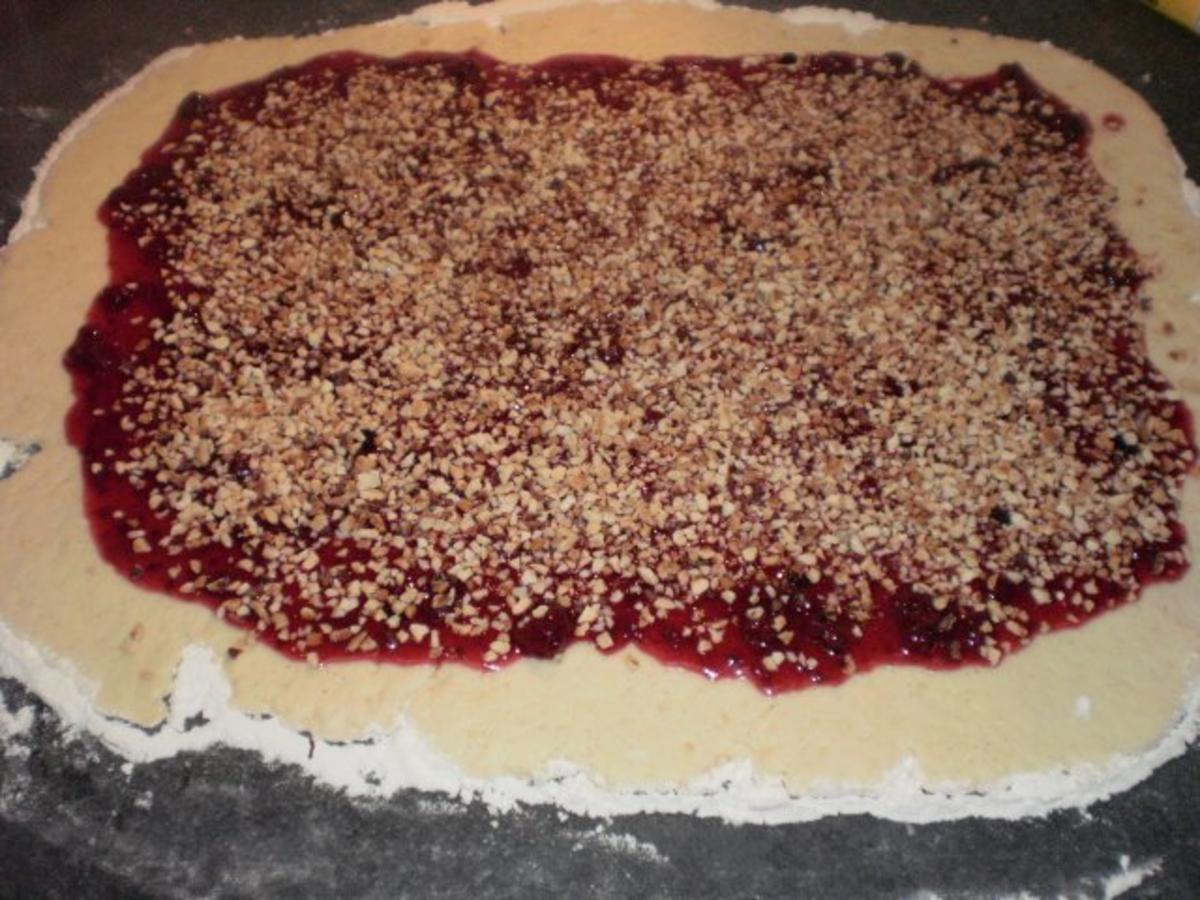 Rosettenkuchen mit roter Grütze - Rezept - Bild Nr. 5