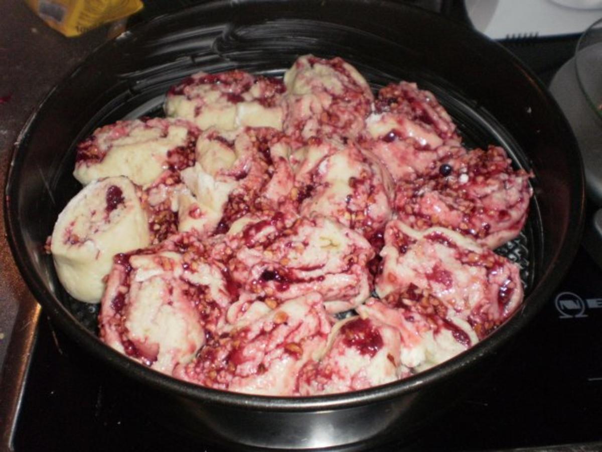 Rosettenkuchen mit roter Grütze - Rezept - Bild Nr. 6