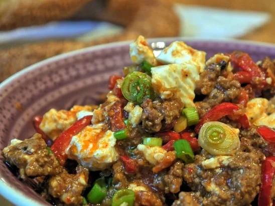 Paprika-Hackpfanne mit Ziegenfeta - Rezept