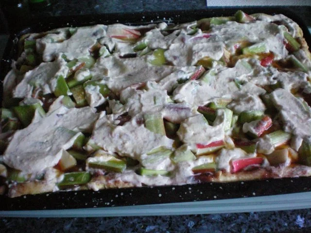 Rezept: Kuchen: Rhabarberkuchen mit Grießpudding Bild Nr. 9 Kuchen: Rhabarberkuchen mit Grießpudding - Rezept - Bild Nr. 9