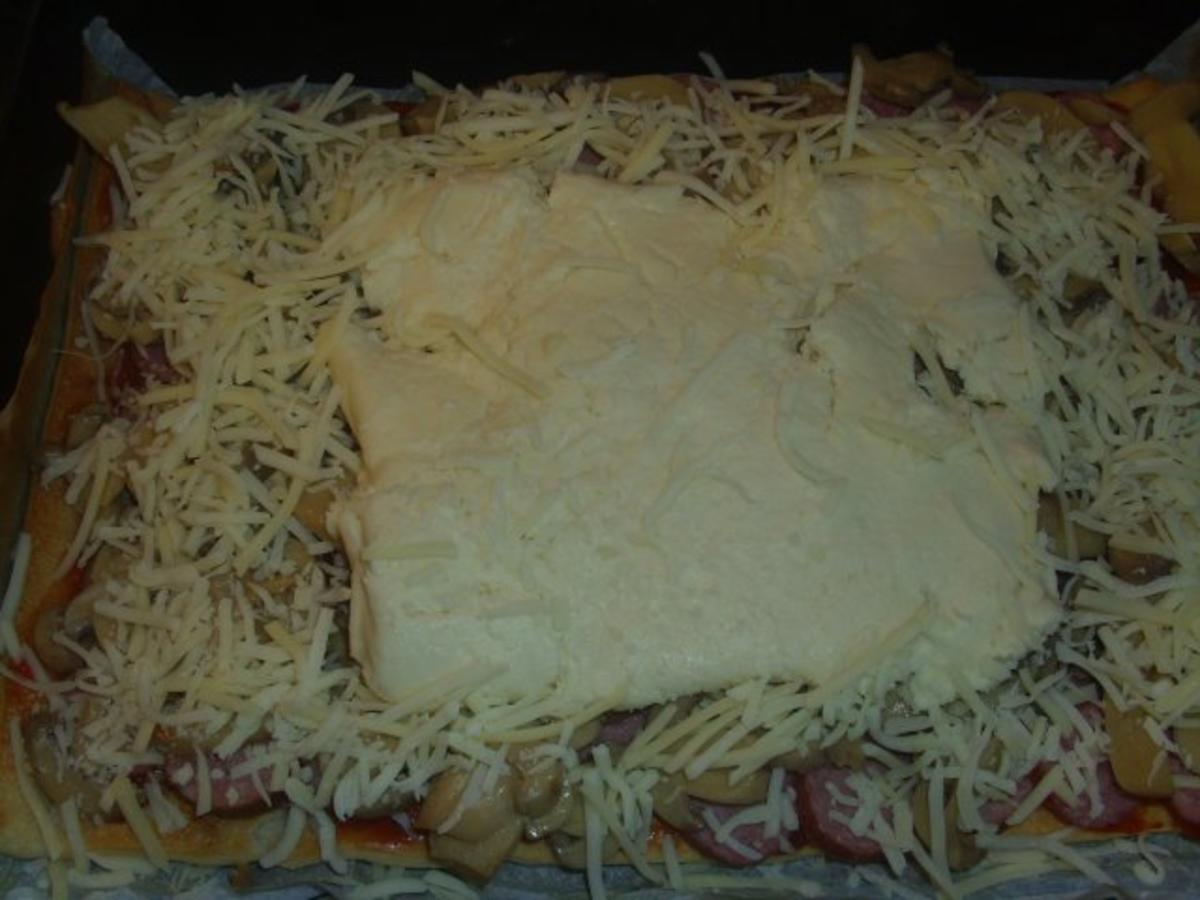 Cabanossi Pizza mit Käsefondue - Rezept - Bild Nr. 5