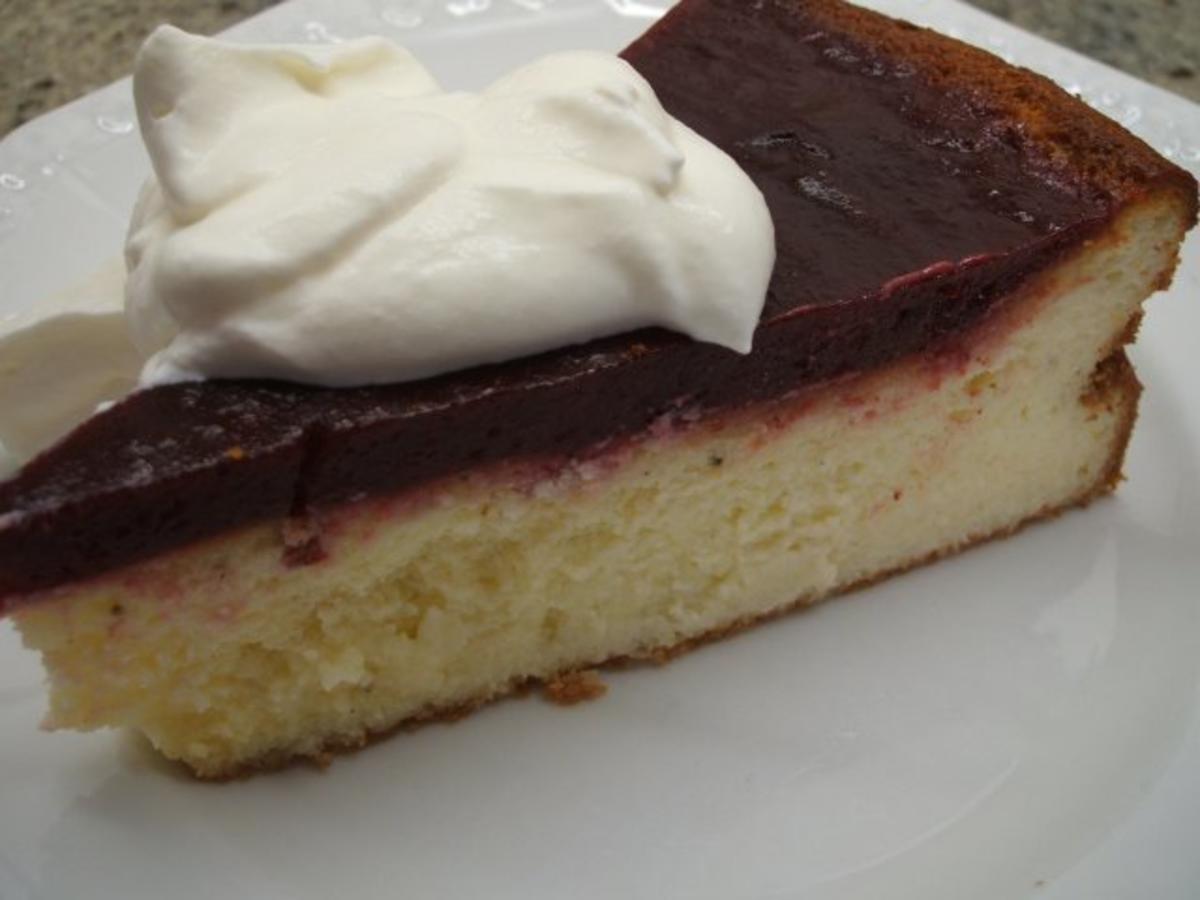 Backen: Quarkkuchen ohne Boden mit Pflaumen bedeckt - Rezept - kochbar.de