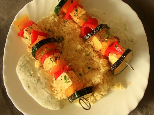 Rezept: Gemüse-Feta-Spieße mit Joghurt Dip Gemüse-Feta-Spieße mit Joghurt Dip - Rezept