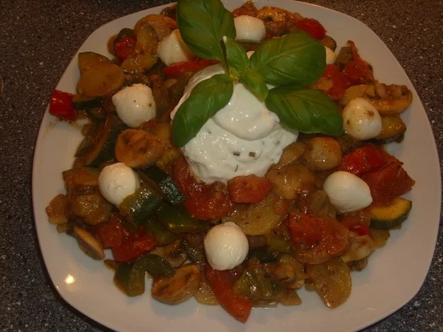 Rezept: Gemūsepfanne mit Sauer Rahm Gemūsepfanne mit Sauer Rahm - Rezept